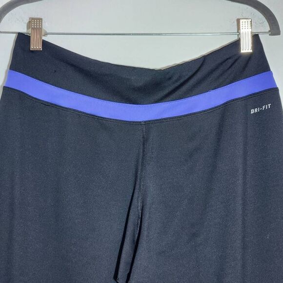 Nike Black and Purple Cropped Activewear Pants Size Medium Nike Capri Pants - Picture 5 of 9